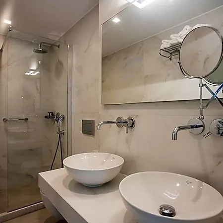 Nautilus Apartments-suites Апарт-отель Парос