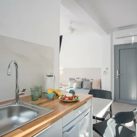 Nautilus Apartments-suites Апарт-отель Парос