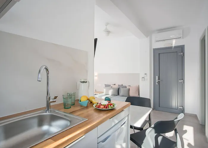 Nautilus Apartments-suites Ξενοδοχείο με διαμερίσματα 4*